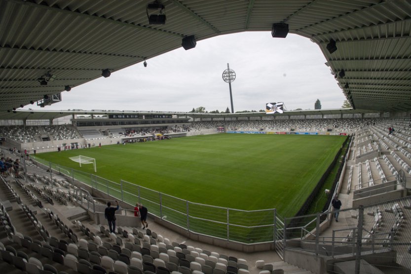 Hradec Králové má zatím pět zájemců o vstup do fotbalu, většina je z ciziny