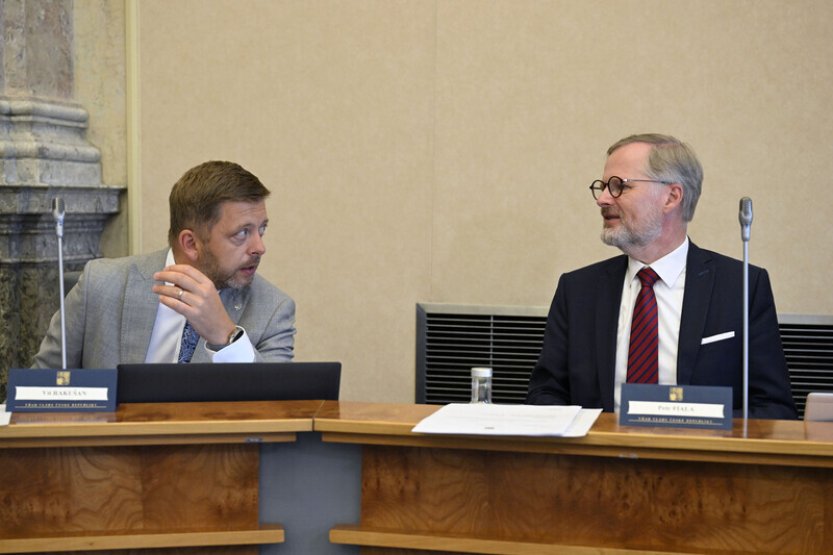 Vláda projedná navýšení platů ve veřejné sféře či novelu cizineckého zákona