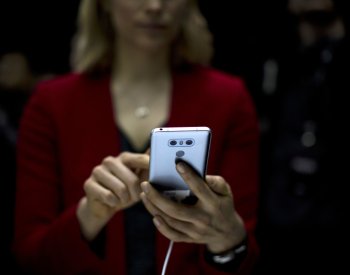 Většinu on-line objednávek Češi udělají přes telefon, e-shopy posilují aplikace