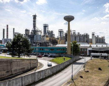 Na pokrytí výpadku ve výrobě půjčí stát Unipetrolu paliva za až 1,9 miliardy Kč