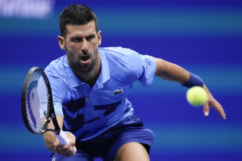 Djokovič postoupil na US Open do 3. kola, jeho krajan Djere duel skrečoval