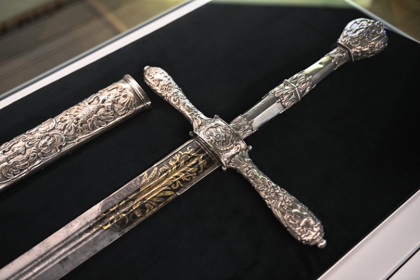 V holešovském zámku je vystavený historicky cenný meč Jana z Rottalu