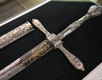 V holešovském zámku je vystavený historicky cenný meč Jana z Rottalu