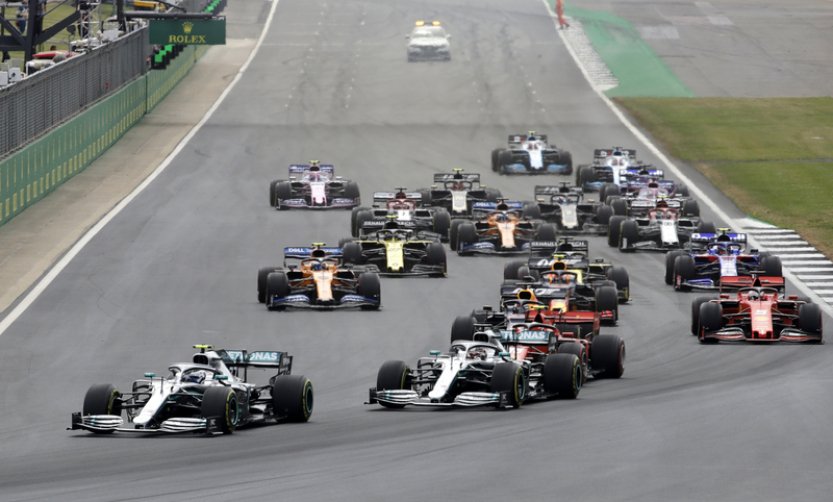 Tým F1 Mercedes potvrdil mladíka Antonelliho jako Hamiltonova nástupce