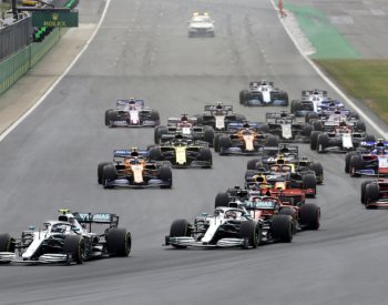 Tým F1 Mercedes potvrdil mladíka Antonelliho jako Hamiltonova nástupce