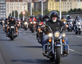 Prahou projelo 800 motorkářů při All American Festu