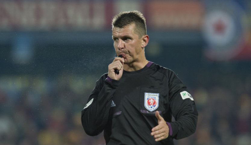 Komise rozhodčích sudího Patáka po kontroverzní penaltě vyřadila z listiny