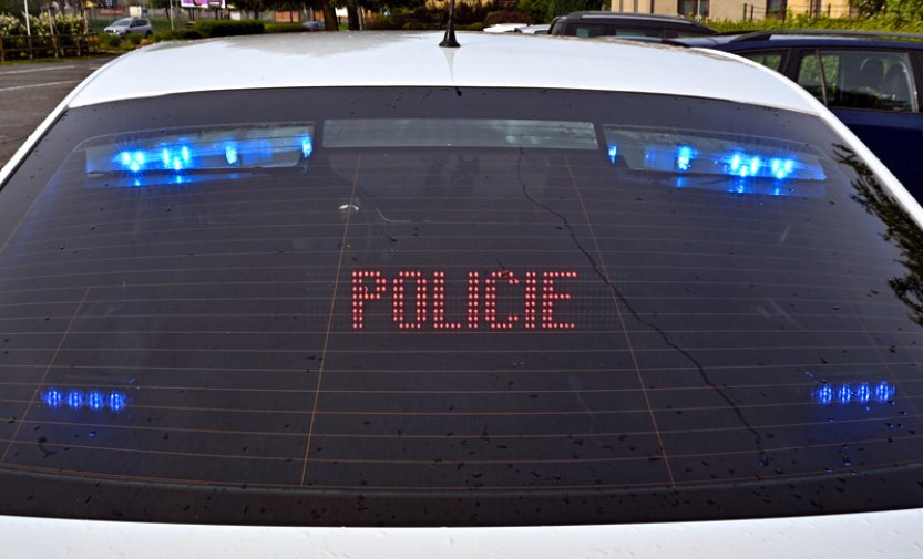 Policisté na Karvinsku pronásledovali řidiče, zastavili ho střelbou