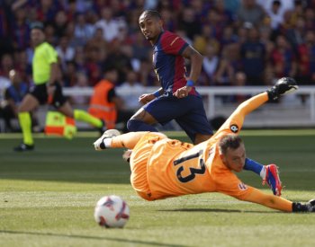 Raphinha hattrickem řídil výhru Barcelony 7:0 nad Valladolidem