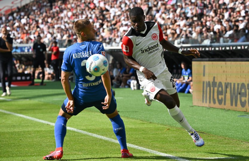 Hložkova asistence Hoffenheimu ve Frankfurtu nepomohla, Hranáč si odbyl debut