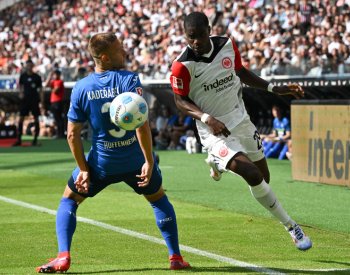 Hložkova asistence Hoffenheimu ve Frankfurtu nepomohla, Hranáč si odbyl debut