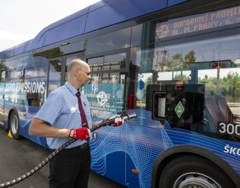 Vozy pražské MHD a Pražských služeb budou moci využívat vodíkový pohon