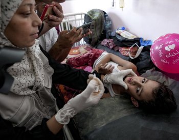 V Pásmu Gazy začala hlavní fáze očkovací kampaně proti dětské obrně