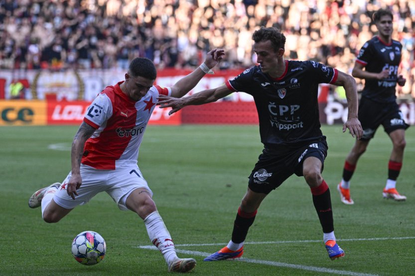 Fotbalisté Slavie zdolali Pardubice 2:0 a v ligové sezoně stále neprohráli