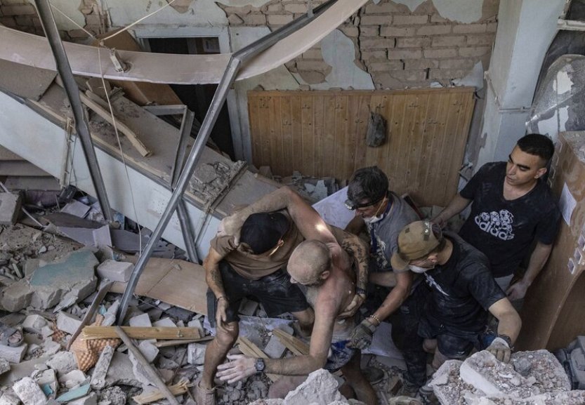 Při ruském útoku na Charkov bylo podle ukrajinských úřadů zraněno 47 lidí