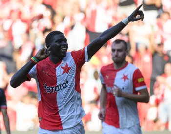 Fotbalisté Slavie zdolali Pardubice, Plzeň v Liberci zachránila bod