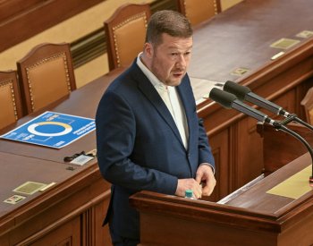 Výbor bude opět jednat o Okamurových výrocích na Bartoškovu adresu