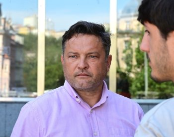 Radní Karlových Varů Bursík oficiálně rezignoval, nahradí ho Linhart