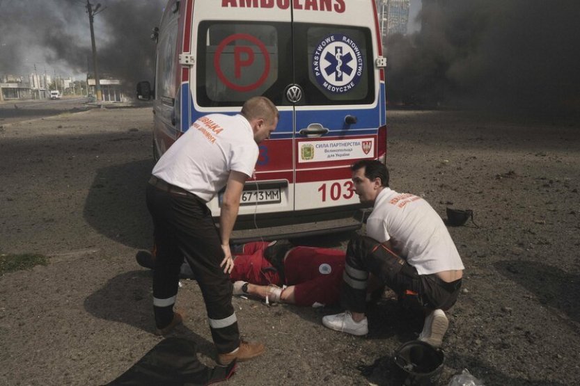 Ruský útok v Poltavě zabil 41 lidí a více než 180 dalších zranil, řekl Zelenskyj