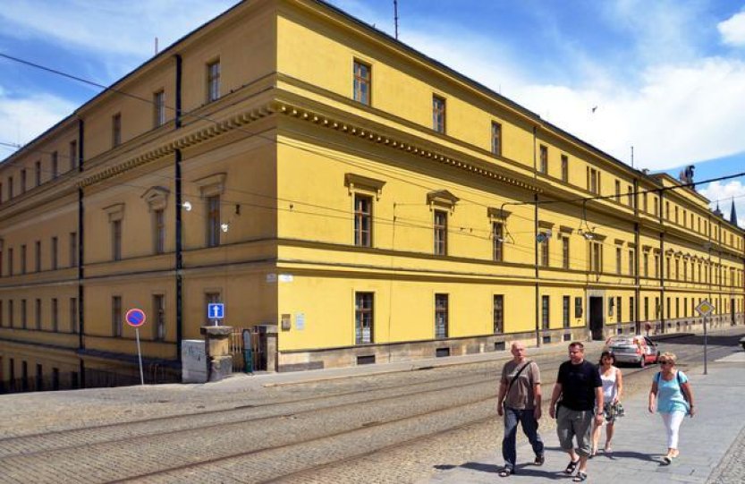 Hanácké kasárny v Olomouci koupil v aukci za 89,1 mil. Kč zatím neznámý investor