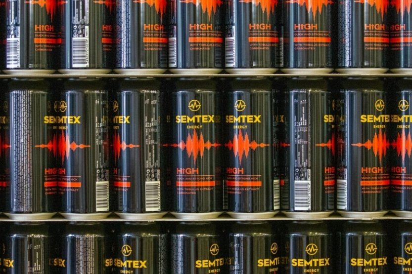 Poslanci chtějí omezit prodej energetických nápojů dětem, svaz výrobců je proti