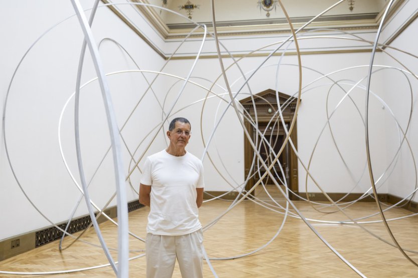 Prostorové instalace sochaře Gormleyho zaplnily Galerii Rudolfinum