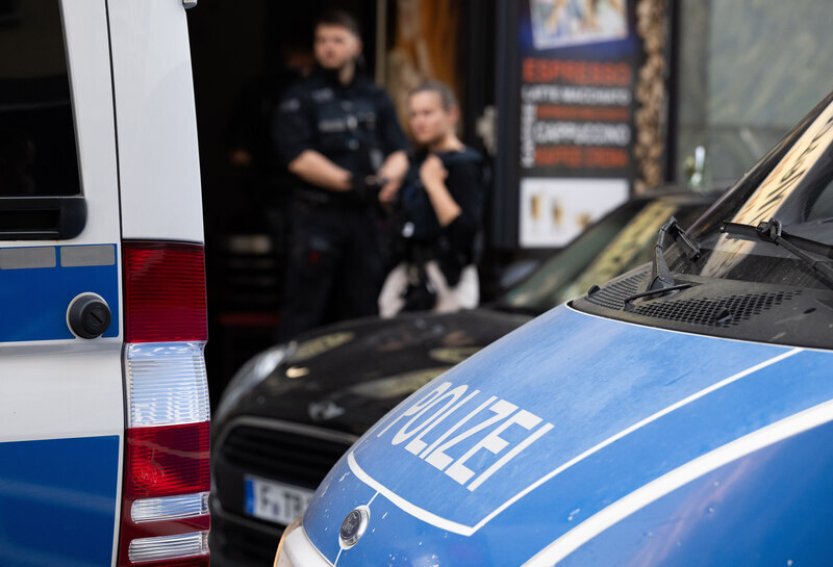 Mačetou ozbrojený muž na západě Německa hrozil policistům, že je zabije