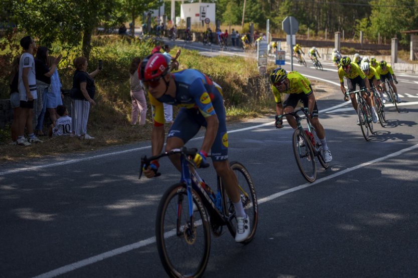 Slovinec Roglič ovládl 19. etapu Vuelty a získal červený dres
