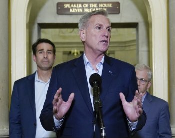 Sněmovna reprezentantů USA schválila zákon, který pozastavuje dluhový strop