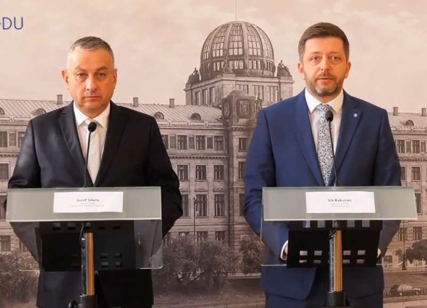 Nástupce ministra průmyslu Síkely by chtěl Rakušan vybrat do konce září