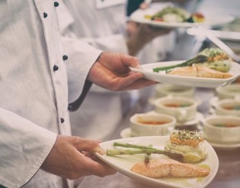 BBC: Mohou recepty vytvořené AI restauracím pomoci navařit nebo jim zavařit?