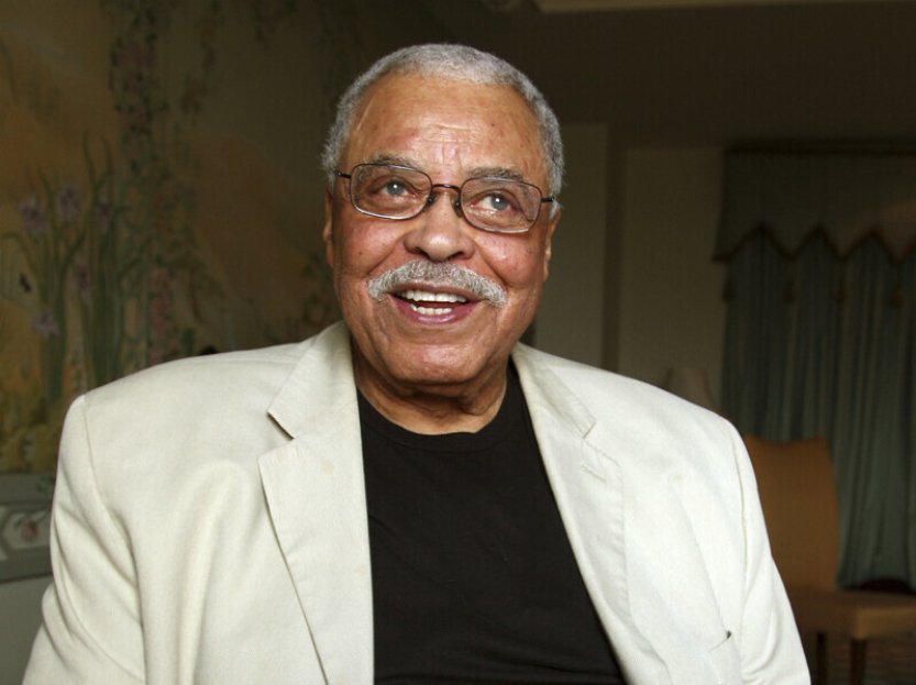 Zemřel herec James Earl Jones, seriálový detektiv Bird