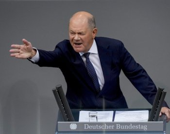 Scholz chce potlačit sílu krajní pravice, v projevu hájil migrační politiku