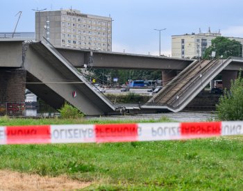 V Drážďanech se částečně zřítil most přes Labe, zraněn nikdo nebyl