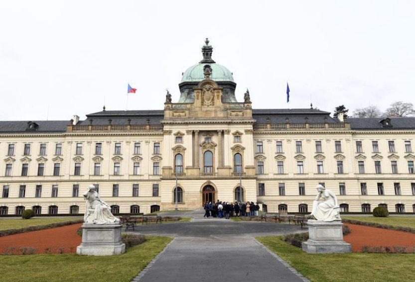 ANO chce vládní novelou služebního zákona omezit počet politických náměstků
