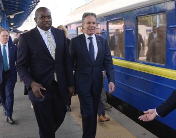 Ukrajina hlásí zničení 20 z 25 ruských dronů, do Kyjeva přijel Blinken a Lammy