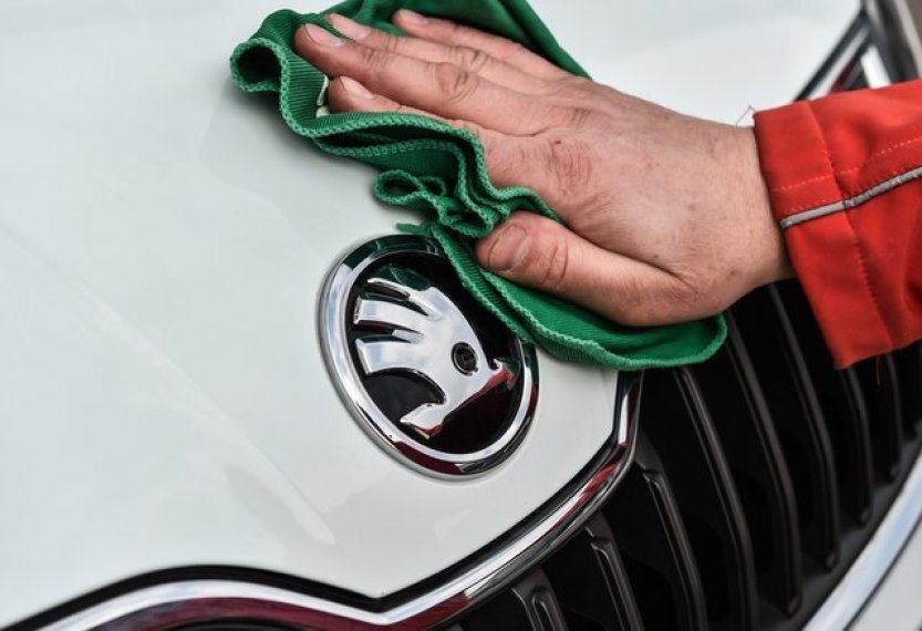 Škoda v Česku spustila službu placení za palivo přímo z auta