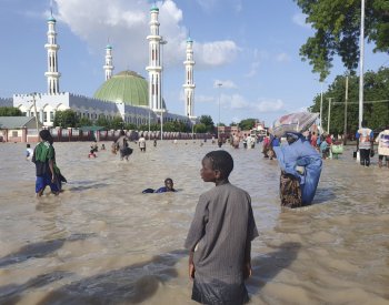 Povodně v Nigérii mají nejméně 30 obětí, domovy opustilo 400.000 lidí