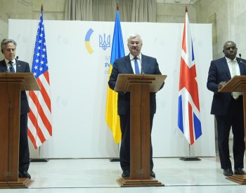 Blinken a Lammy v Kyjevě potvrdili závazek podpory Ukrajiny, slíbili další pomoc