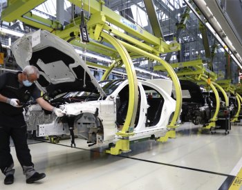 Bloomberg: Evropské automobilky čelí krizi, v ohrožení je mnoho pracovních míst