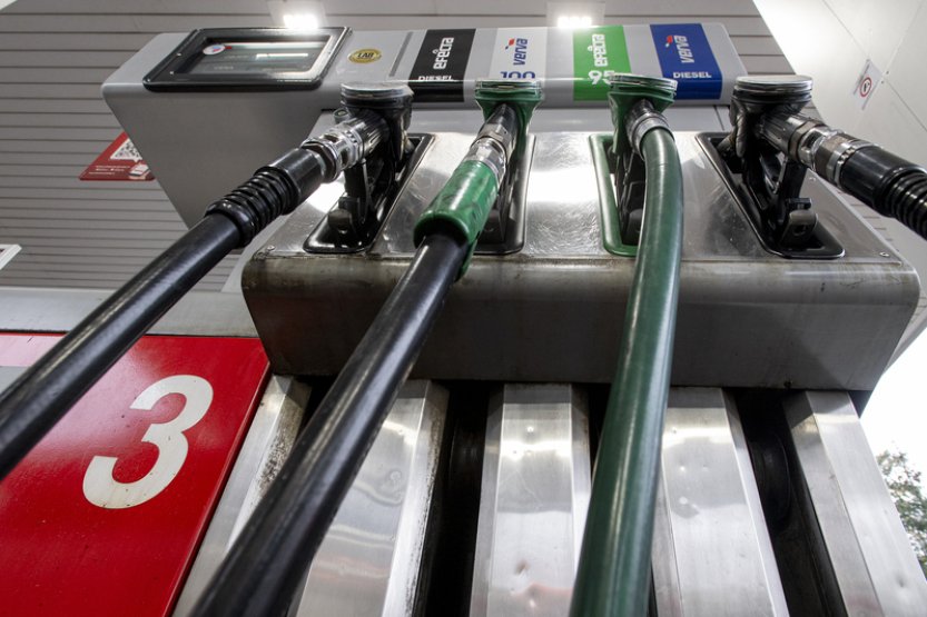 Zlevňovaní pohonných hmot v Česku v týdnu zrychlilo, benzin je za 36 Kč
