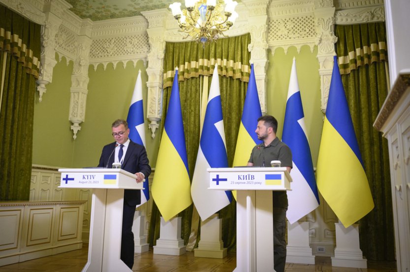 Ukrajinské velení potřebuje více lidí do armády, naznačil Zelenskyj