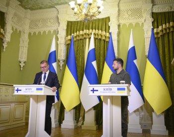 Ukrajinské velení potřebuje více lidí do armády, naznačil Zelenskyj