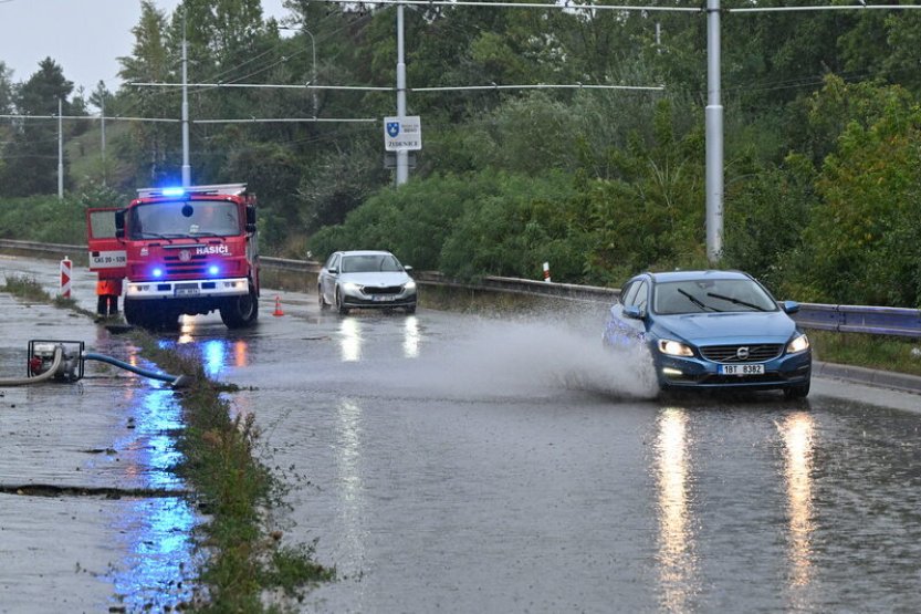 Masarykova univerzita vyklidí koleje v Brně-Komárově, hrozí tam záplavy