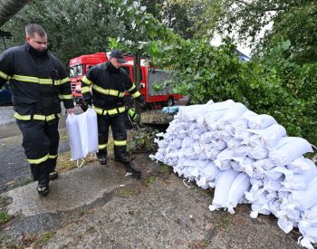 Hasiči apelovali na občany, aby je nežádali o protipovodňové pytle s pískem