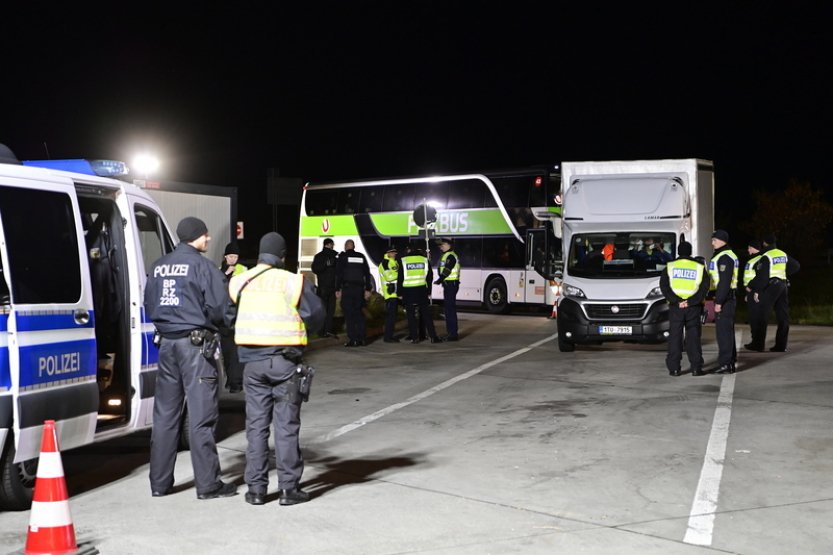 Průzkum: Většina Němců by si přála přísnější pravidla na německých hranicích