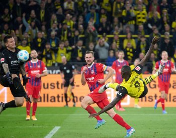 Dortmund porazil Heidenheim 4:2 a vystřídal ho v čele německé ligy