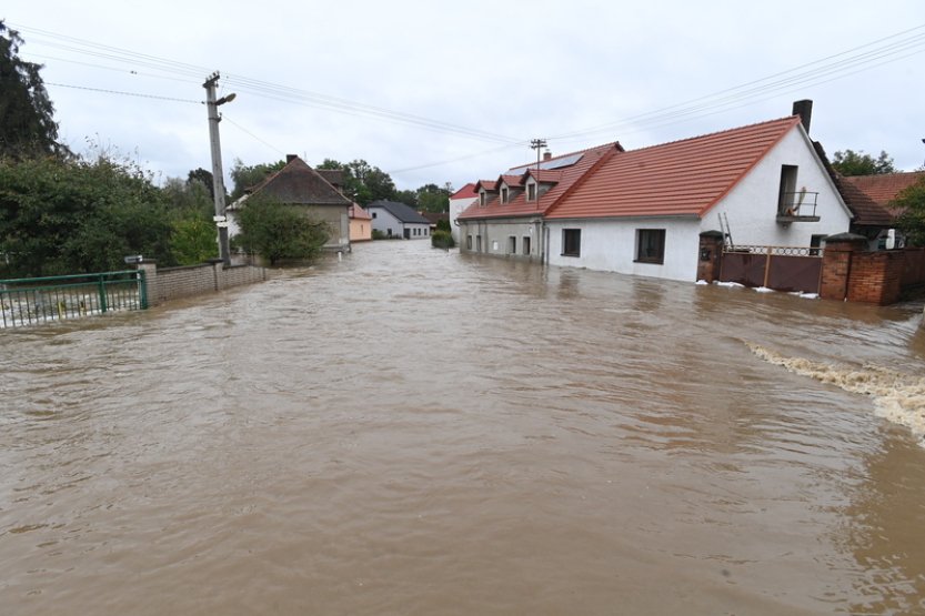 Povodňová vlna zasáhla město Luže na Chrudimsku, 200 lidí se evakuuje