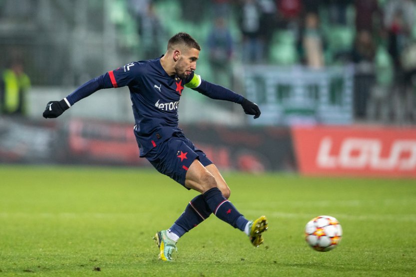 Fotbalista Lingr je v Rotterdamu na zdravotní prohlídce a Slavii už nepomůže
