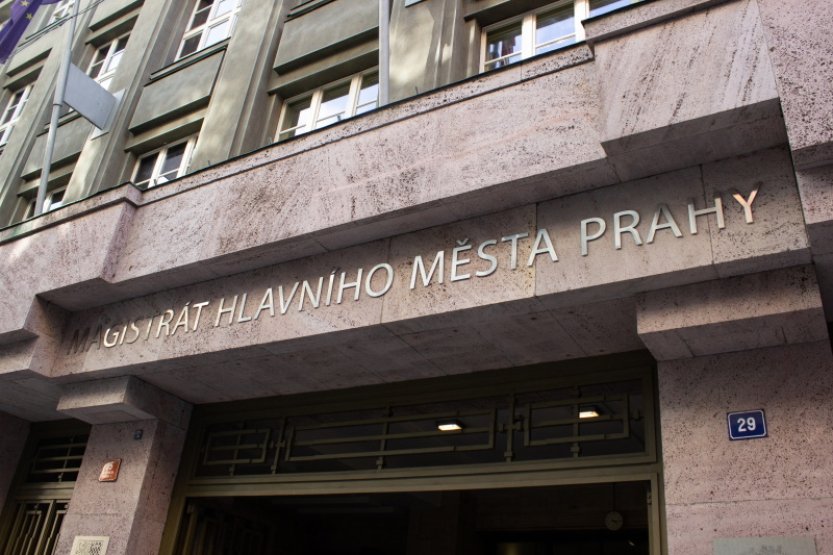 V budovách pražského magistrátu zasahují policisté NCOZ